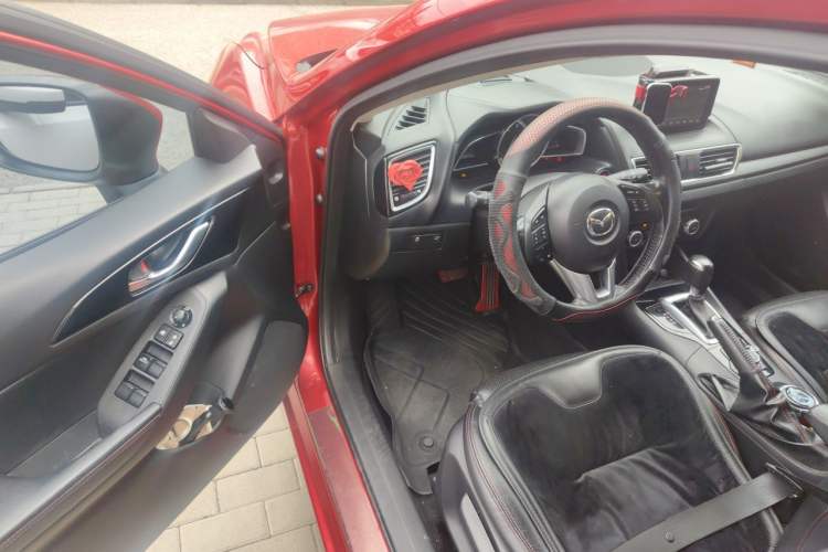 Used Mazda 3 Axela 2016 Hatchback 2.0L Automatic Flagship Model Driver Seat