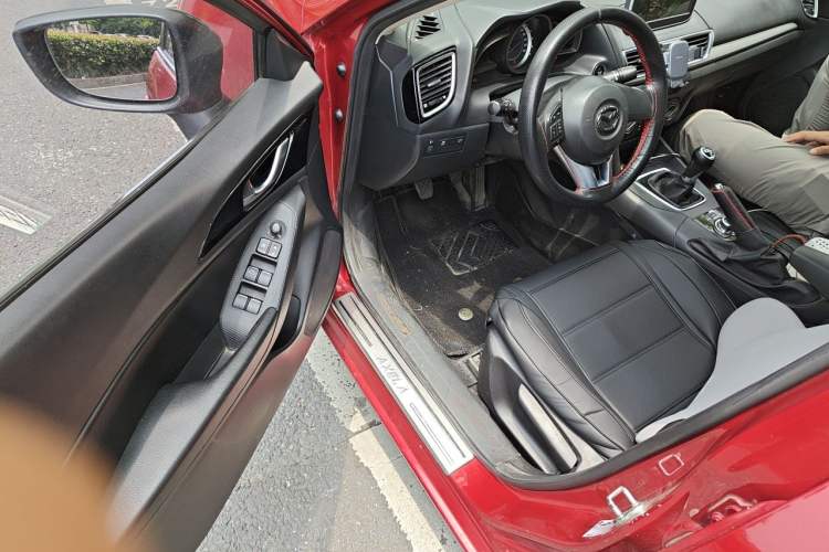 Used Mazda 3 Axela 2016 Sedan 1.5L Manual Comfort Model Driver Seat