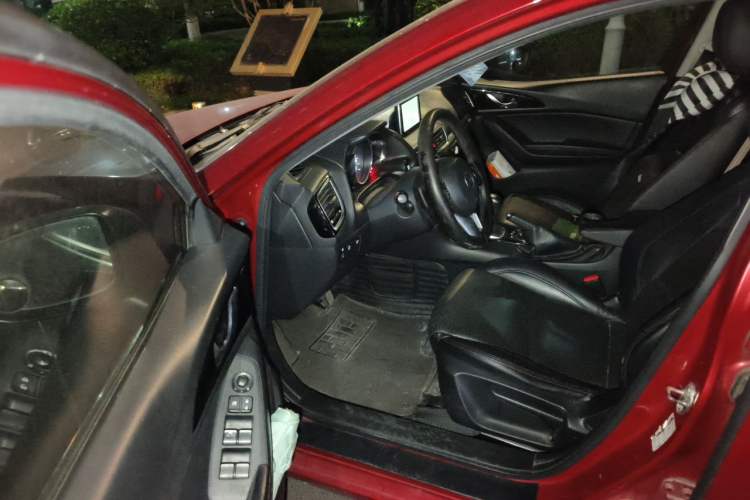 Used Mazda 3 Axela 2016 Sedan 2.0L Automatic Sport Model Driver Seat