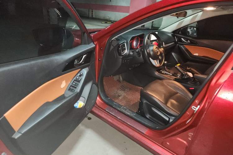 Used Mazda 3 Axela 2016 Sedan 1.5L Automatic Luxury Model Driver Seat