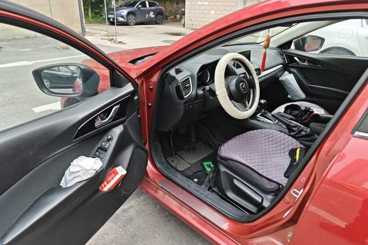 Used Mazda 3 Axela 2016 Sedan 1.5L Automatic Luxury Model Driver Seat