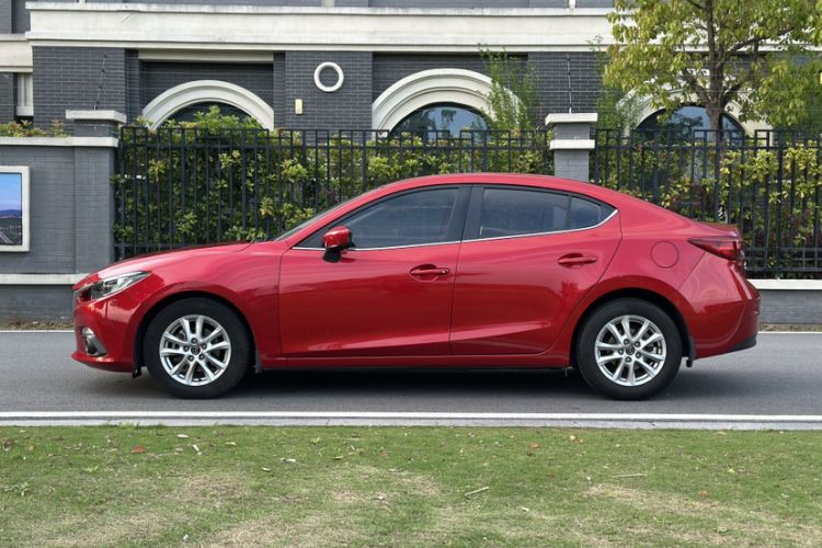 Used Mazda 3 Axela 2016 Sedan 1.5L Automatic Luxury Model Exterior 1
