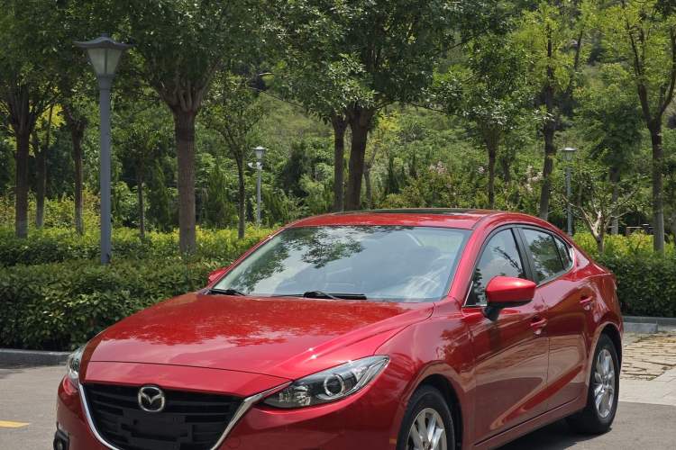 Used Mazda 3 Axela 2016 Sedan 1.5L Automatic Luxury Model Exterior 10