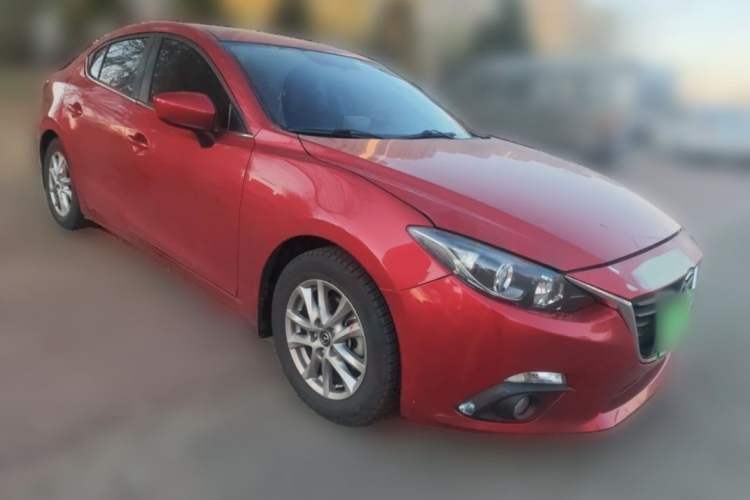 Used Mazda 3 Axela 2016 Sedan 1.5L Automatic Luxury Model Exterior 2