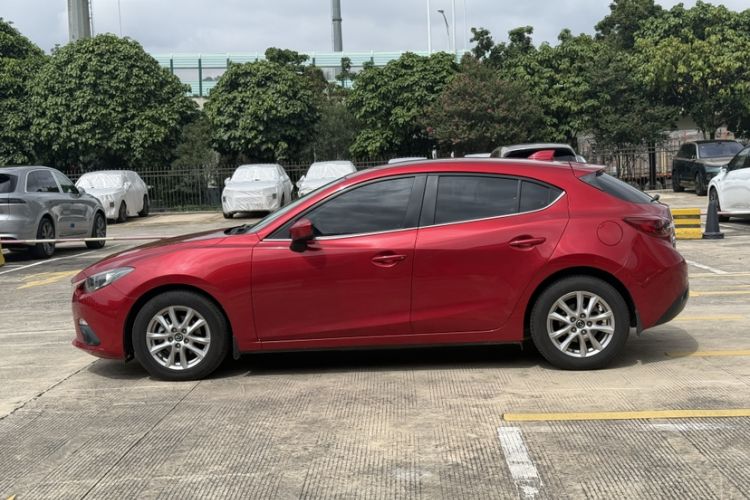 Used Mazda 3 Axela 2016 Hatchback 1.5L Automatic Luxury Model Exterior 2