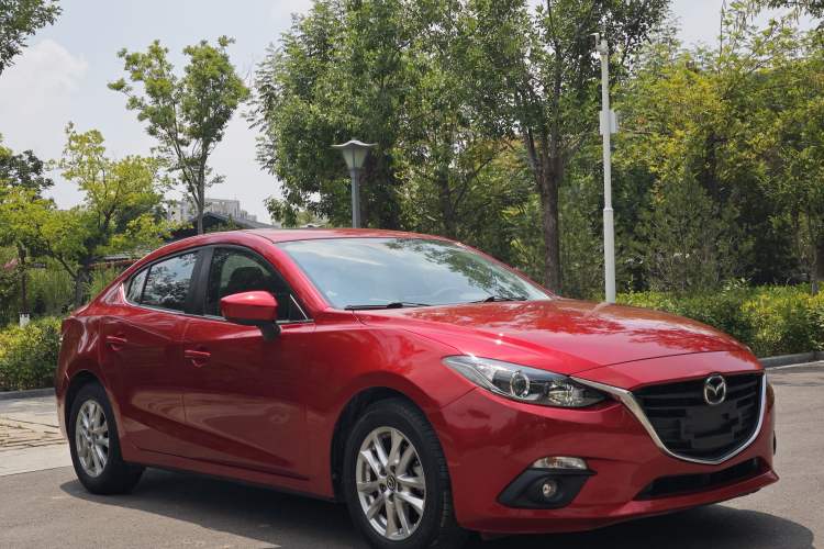 Used Mazda 3 Axela 2016 Sedan 1.5L Automatic Luxury Model Exterior 2