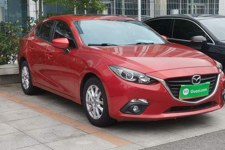 Used Mazda 3 Axela 2016 Sedan 1.5L Automatic Luxury Model Exterior 2