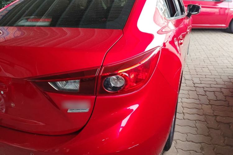 Used Mazda 3 Axela 2016 Sedan 1.5L Automatic Luxury Model Exterior 3