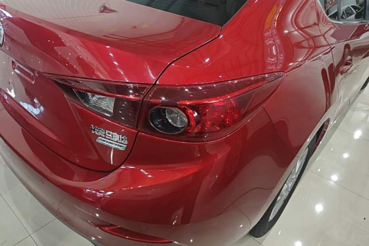 Used Mazda 3 Axela 2016 Sedan 1.5L Automatic Luxury Model Exterior 3