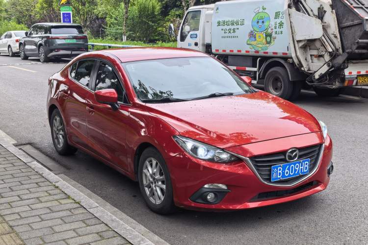 Used Mazda 3 Axela 2016 Sedan 1.5L Manual Comfort Model Exterior 3