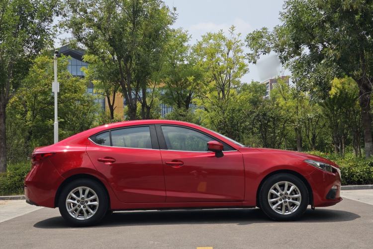 Used Mazda 3 Axela 2016 Sedan 1.5L Automatic Luxury Model Exterior 3