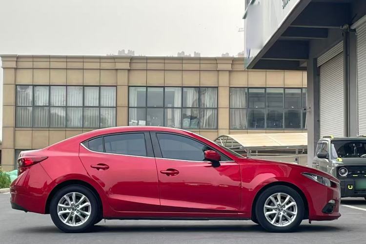 Used Mazda 3 Axela 2016 Sedan 1.5L Automatic Luxury Model Exterior 3