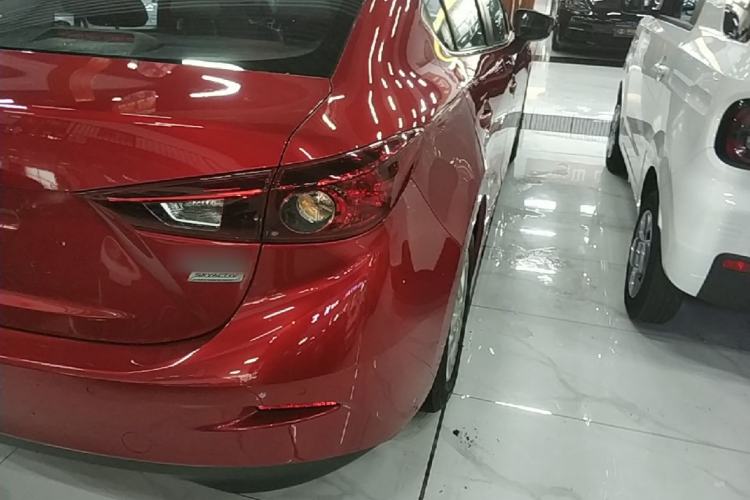Used Mazda 3 Axela 2016 Sedan 1.5L Automatic Luxury Model Exterior 3
