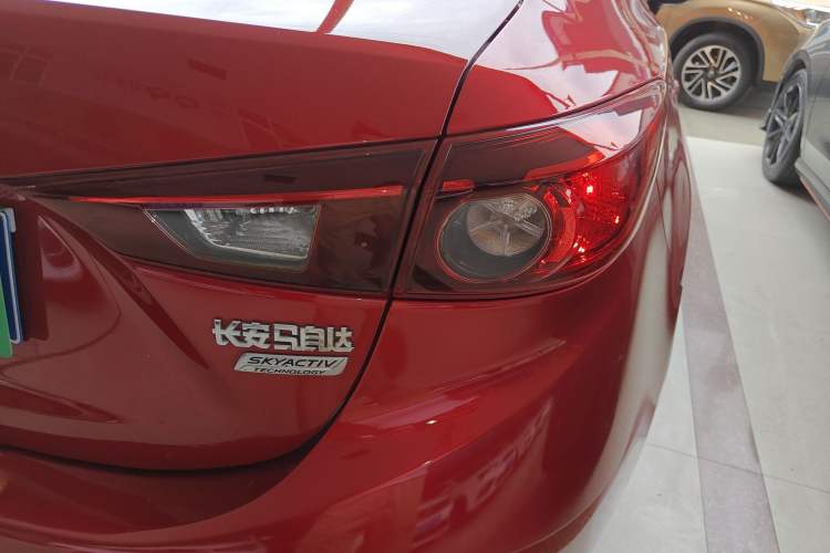 Used Mazda 3 Axela 2016 Sedan 1.5L Automatic Luxury Model Exterior 3