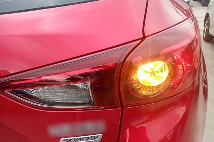 Used Mazda 3 Axela 2016 Hatchback 1.5L Automatic Luxury Model Exterior 3