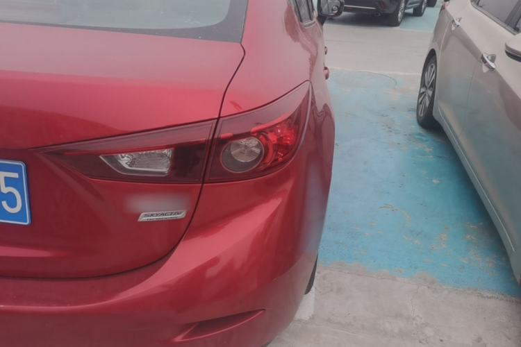 Used Mazda 3 Axela 2016 Sedan 1.5L Automatic Luxury Model Exterior 3