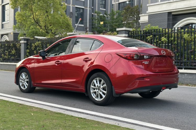 Used Mazda 3 Axela 2016 Sedan 1.5L Automatic Luxury Model Exterior 3