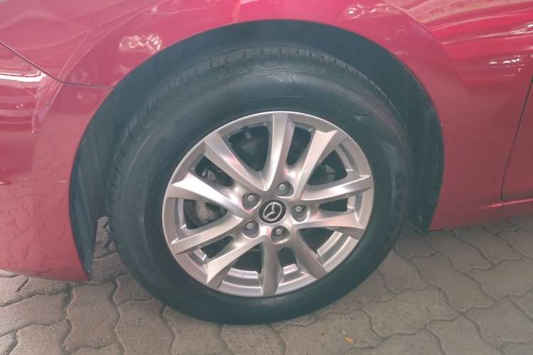 Used Mazda 3 Axela 2016 Sedan 1.5L Automatic Luxury Model Exterior 4