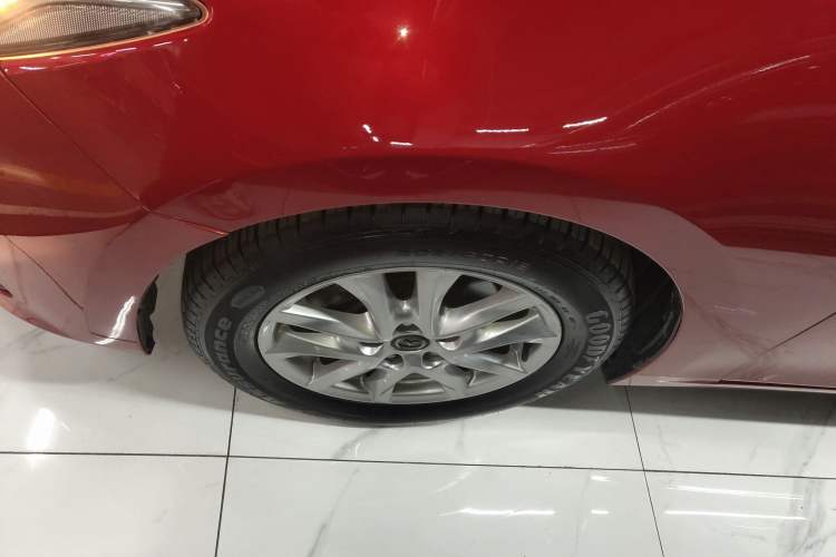 Used Mazda 3 Axela 2016 Hatchback 1.5L Automatic Comfort Model Exterior 4