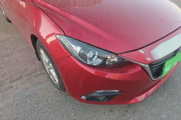 Used Mazda 3 Axela 2016 Sedan 1.5L Automatic Luxury Model Exterior 4