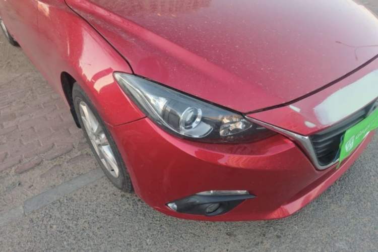 Used Mazda 3 Axela 2016 Sedan 1.5L Automatic Luxury Model Exterior 4