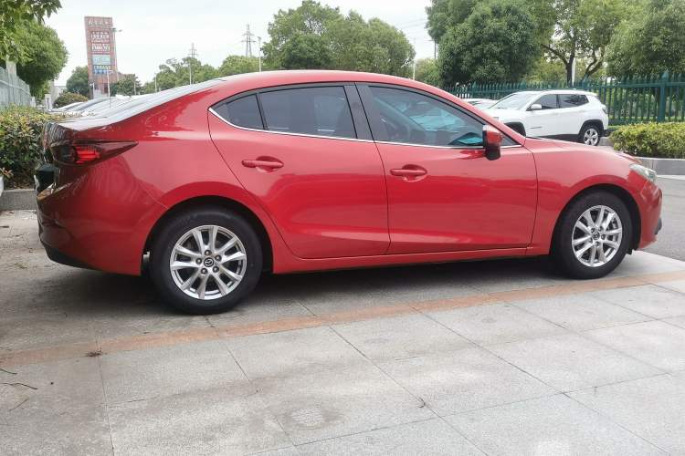 Used Mazda 3 Axela 2016 Sedan 1.5L Automatic Luxury Model Exterior 4