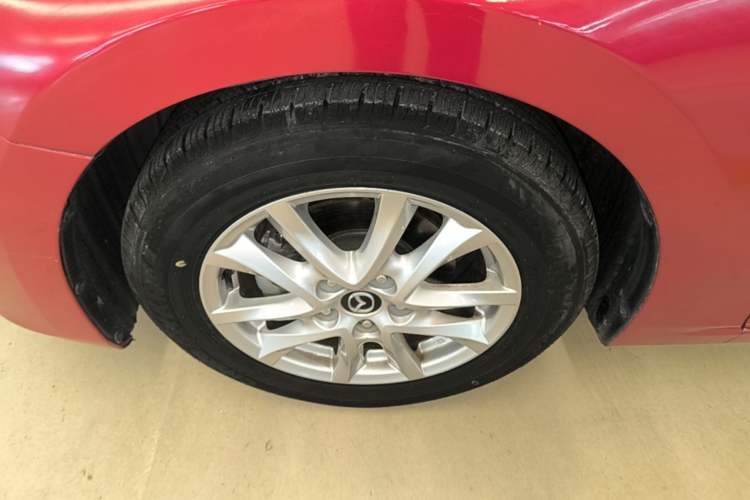 Used Mazda 3 Axela 2016 Sedan 1.5L Automatic Luxury Model Exterior 4