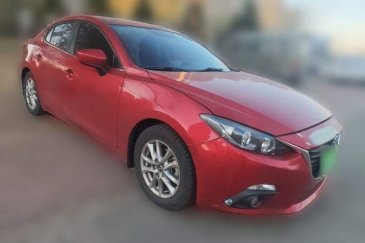Used Mazda 3 Axela 2016 Sedan 1.5L Automatic Luxury Model Exterior 5