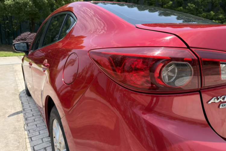 Used Mazda 3 Axela 2016 Sedan 1.5L Automatic Luxury Model Exterior 5