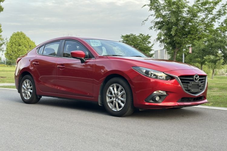 Used Mazda 3 Axela 2016 Sedan 1.5L Automatic Luxury Model Exterior 5