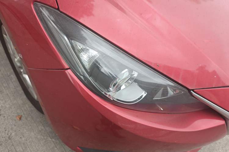 Used Mazda 3 Axela 2016 Hatchback 1.5L Automatic Luxury Model Exterior 6
