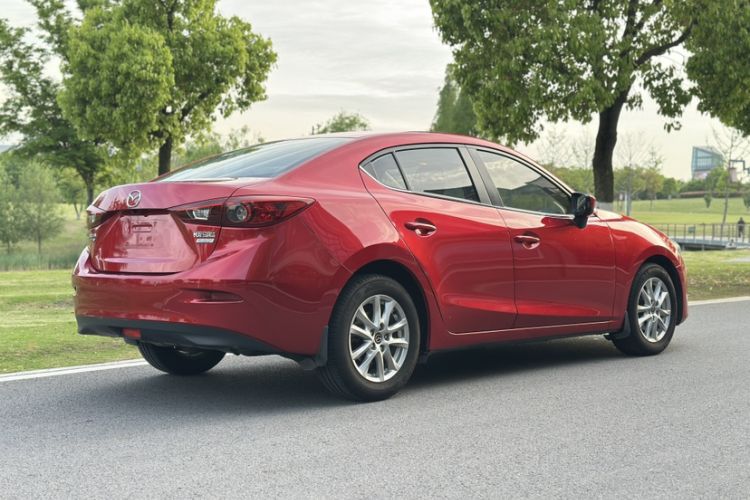 Used Mazda 3 Axela 2016 Sedan 1.5L Automatic Luxury Model Exterior 6