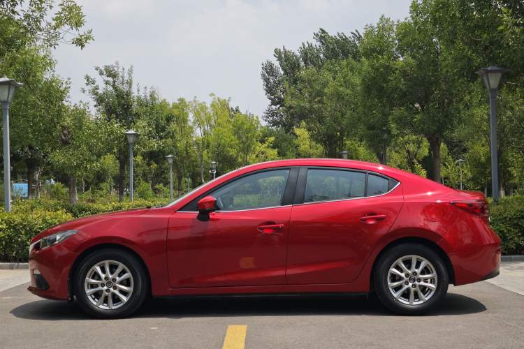 Used Mazda 3 Axela 2016 Sedan 1.5L Automatic Luxury Model Exterior 7