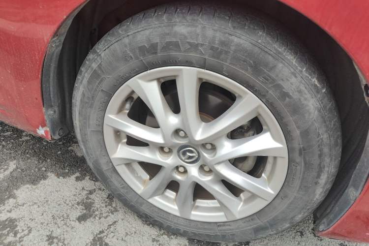 Used Mazda 3 Axela 2016 Sedan 1.5L Automatic Luxury Model Exterior 7