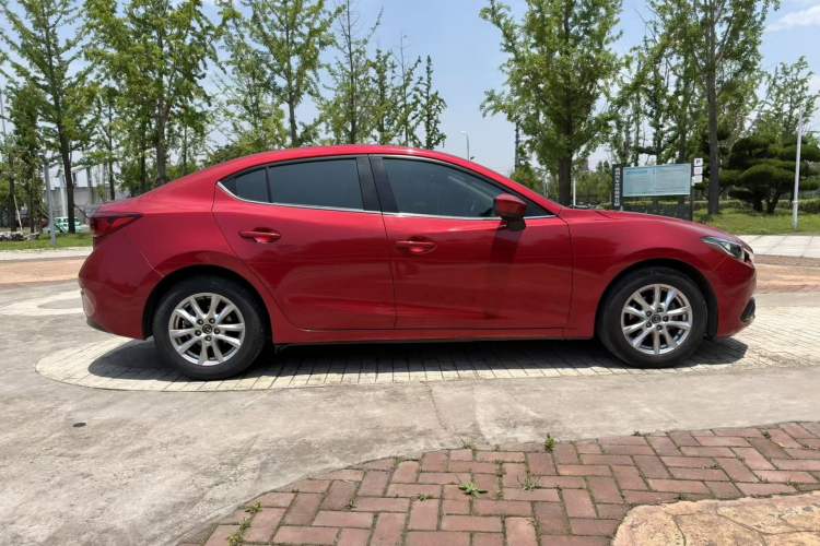 Used Mazda 3 Axela 2016 Sedan 1.5L Automatic Luxury Model Exterior 7