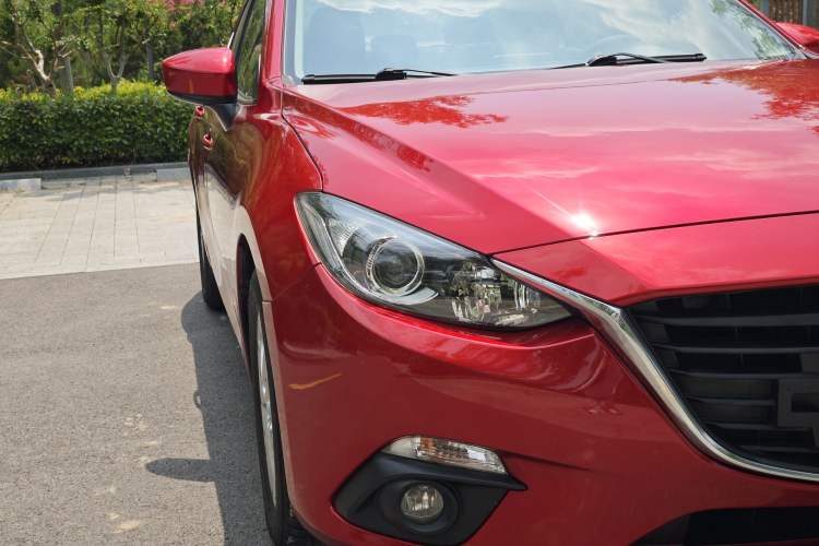 Used Mazda 3 Axela 2016 Sedan 1.5L Automatic Luxury Model Exterior 8