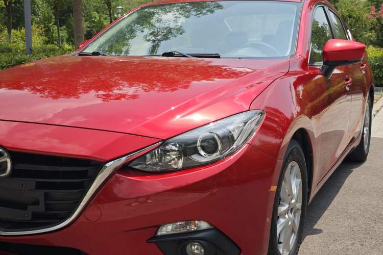 Used Mazda 3 Axela 2016 Sedan 1.5L Automatic Luxury Model Exterior 9