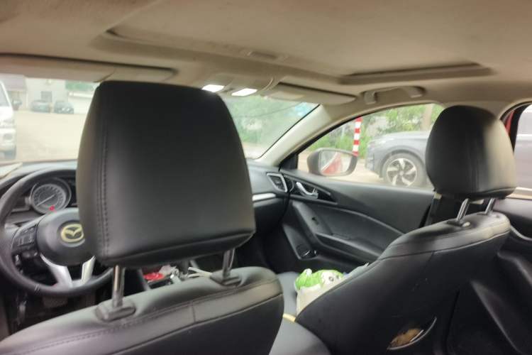 Used Mazda 3 Axela 2016 Sedan 1.5L Automatic Luxury Model Headliner