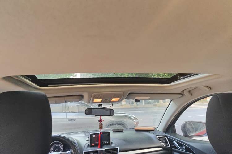 Used Mazda 3 Axela 2016 Sedan 1.5L Automatic Luxury Model Headliner