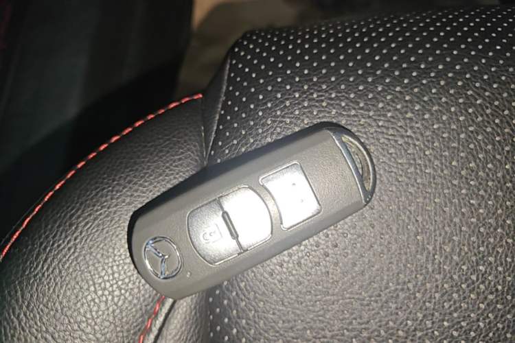 Used Mazda 3 Axela 2016 Sedan 1.5L Automatic Luxury Model Interior 1