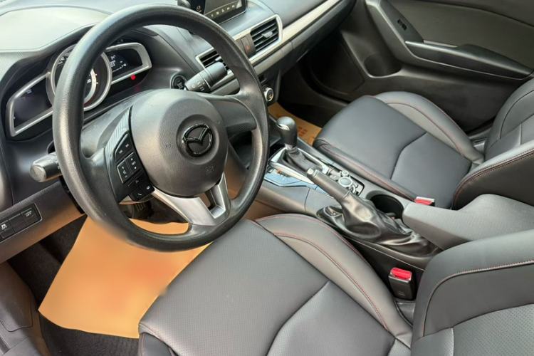 Used Mazda 3 Axela 2016 Sedan 1.5L Automatic Luxury Model Interior 1