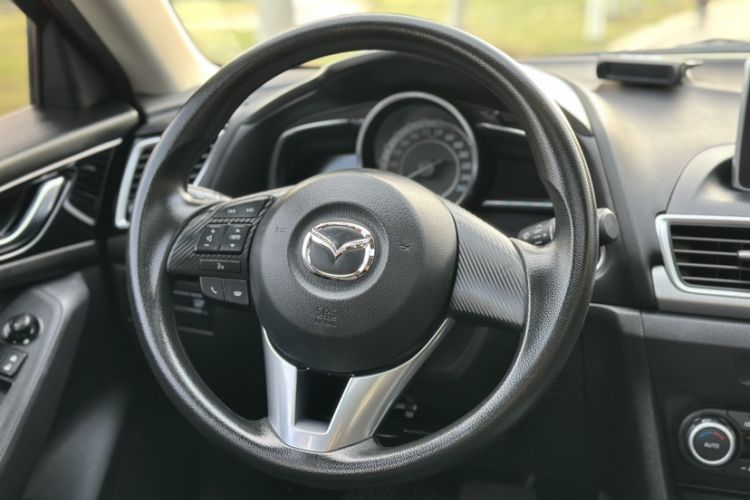 Used Mazda 3 Axela 2016 Sedan 1.5L Automatic Luxury Model Interior 1