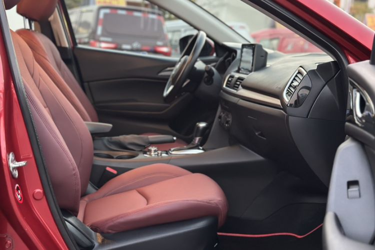 Used Mazda 3 Axela 2016 Sedan 1.5L Automatic Comfort Model Interior 11