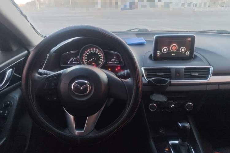 Used Mazda 3 Axela 2016 Sedan 1.5L Automatic Luxury Model Interior 2