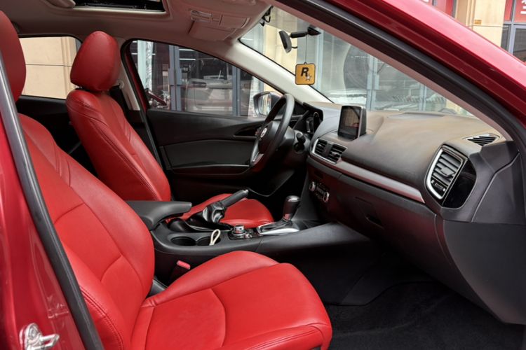 Used Mazda 3 Axela 2016 Sedan 1.5L Automatic Luxury Model Interior 2