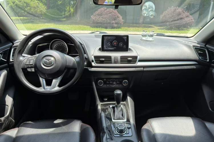 Used Mazda 3 Axela 2016 Sedan 1.5L Automatic Luxury Model Interior 3