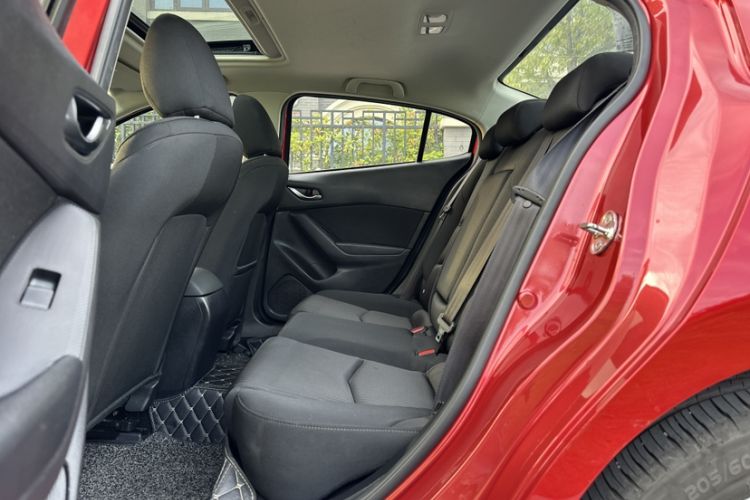 Used Mazda 3 Axela 2016 Sedan 1.5L Automatic Luxury Model Interior 3