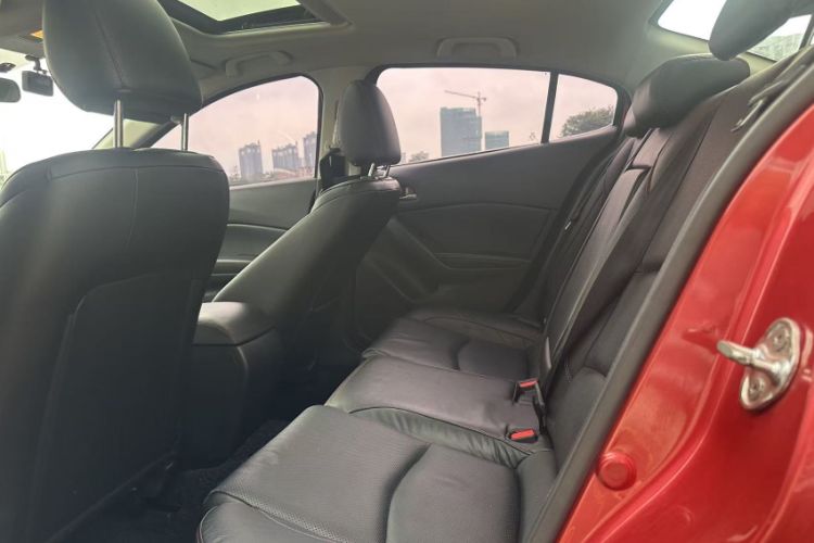 Used Mazda 3 Axela 2016 Sedan 2.0L Automatic Sport Model Interior 4
