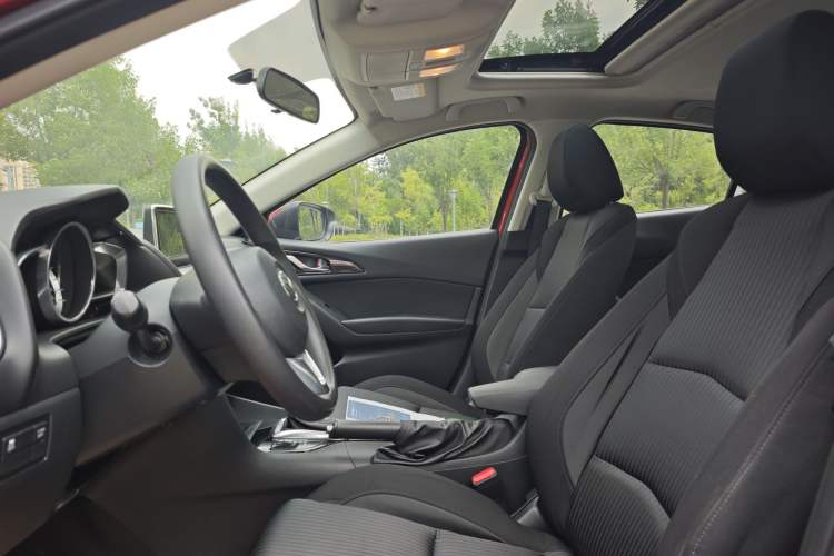 Used Mazda 3 Axela 2016 Sedan 1.5L Automatic Luxury Model Interior 4