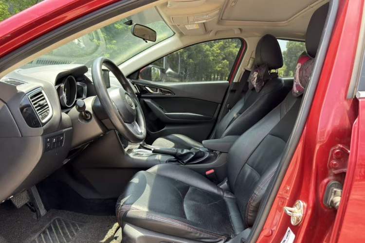 Used Mazda 3 Axela 2016 Sedan 1.5L Automatic Luxury Model Interior 4